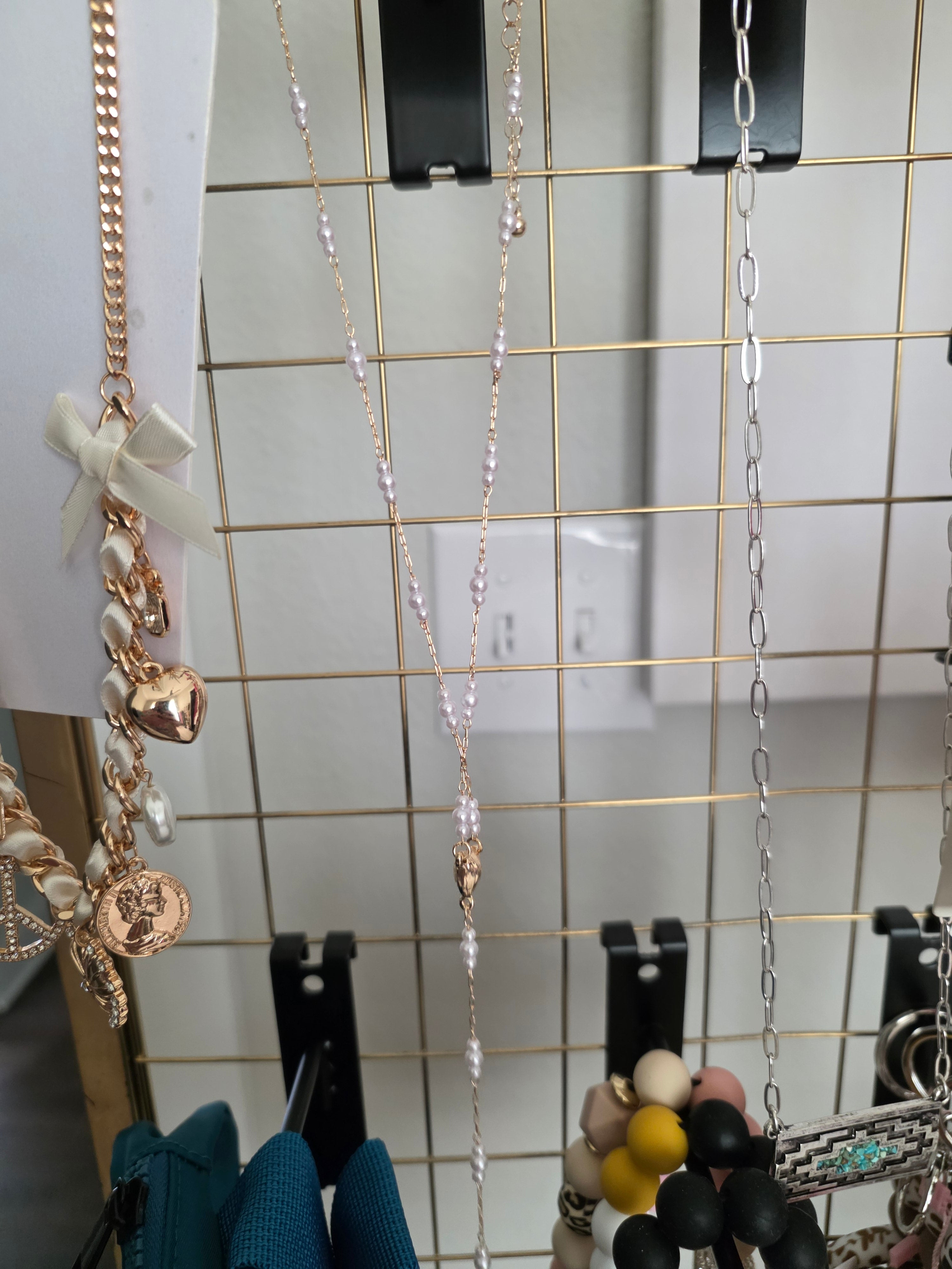 Pearl drop necklace